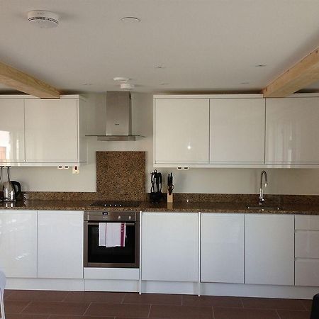 Max Serviced Apartments Commercial Road Londra Exterior foto