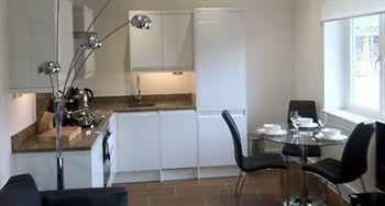 Max Serviced Apartments Commercial Road Londra Exterior foto