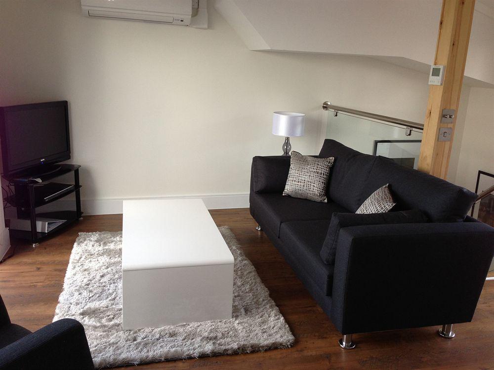 Max Serviced Apartments Commercial Road Londra Exterior foto