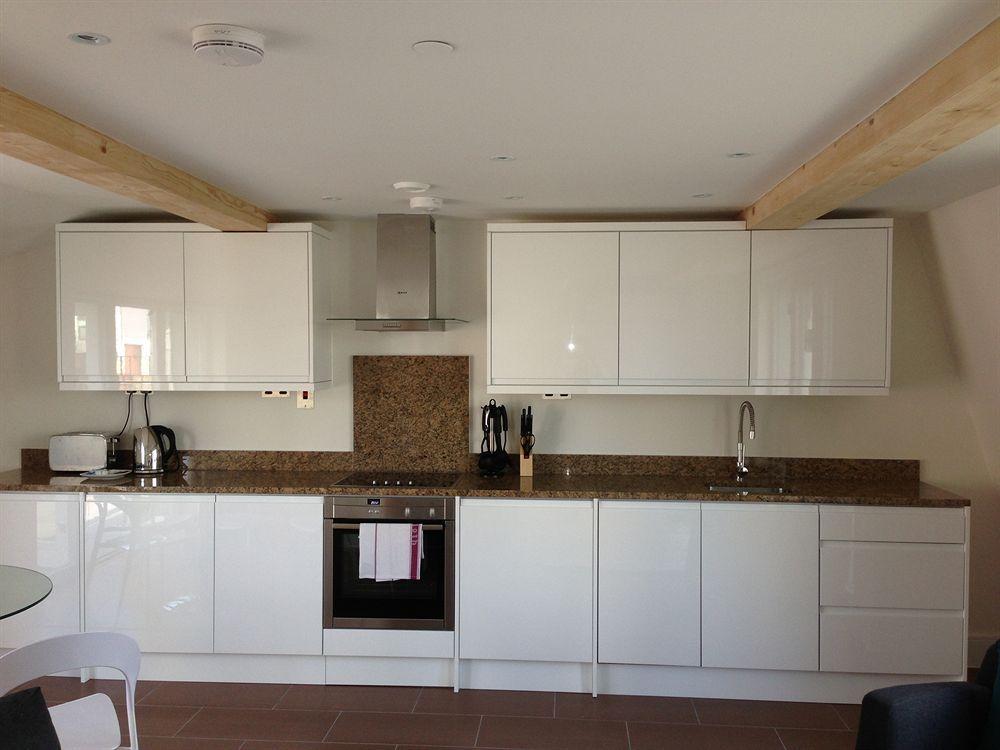 Max Serviced Apartments Commercial Road Londra Exterior foto