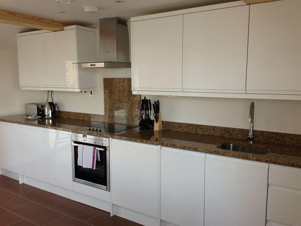 Max Serviced Apartments Commercial Road Londra Exterior foto