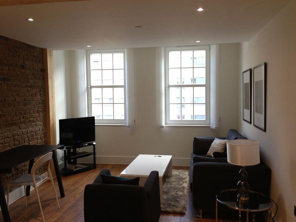 Max Serviced Apartments Commercial Road Londra Exterior foto
