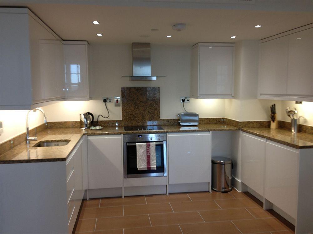 Max Serviced Apartments Commercial Road Londra Exterior foto