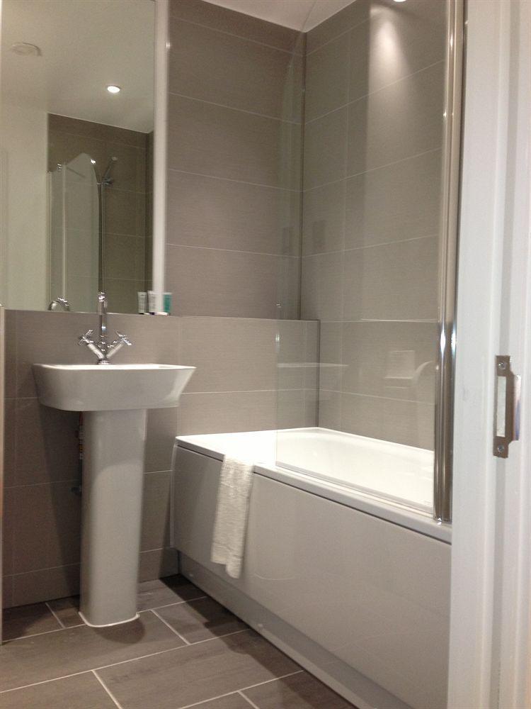 Max Serviced Apartments Commercial Road Londra Exterior foto