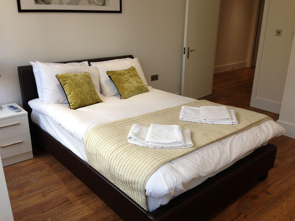 Max Serviced Apartments Commercial Road Londra Exterior foto