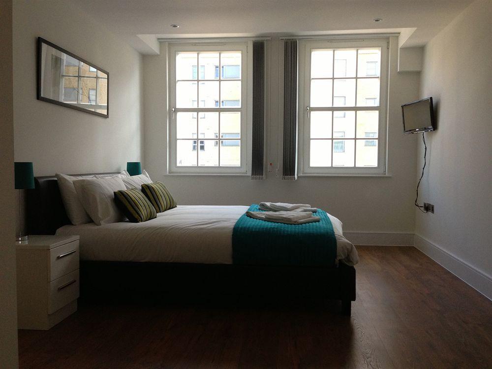 Max Serviced Apartments Commercial Road Londra Exterior foto
