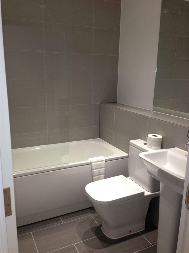 Max Serviced Apartments Commercial Road Londra Exterior foto